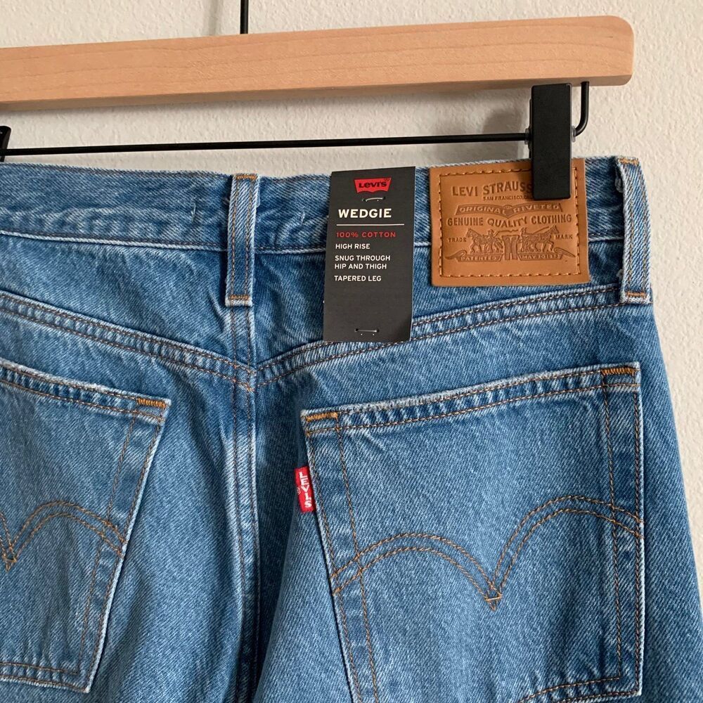 Aritzia Levi’s Wedgie High Rise Jeans size 27 - Picture 6 of 6